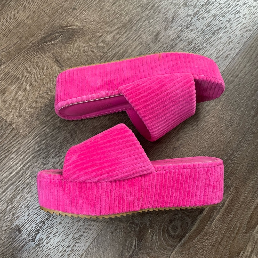 Barbie Pink Platforms 💕